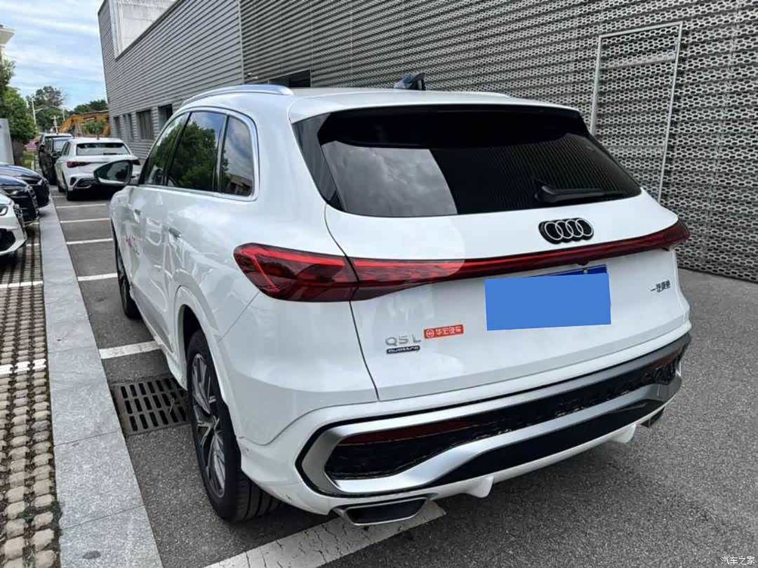 Audi Q5L, 2025 2