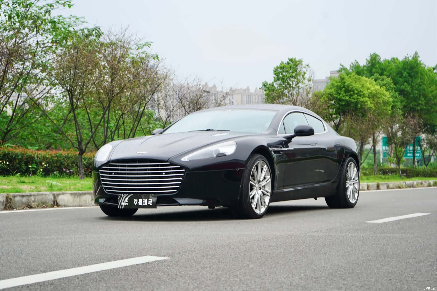 Aston Martin Rapide, 2011 1