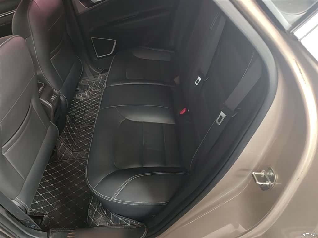 Geely Emgrand, 2018 17