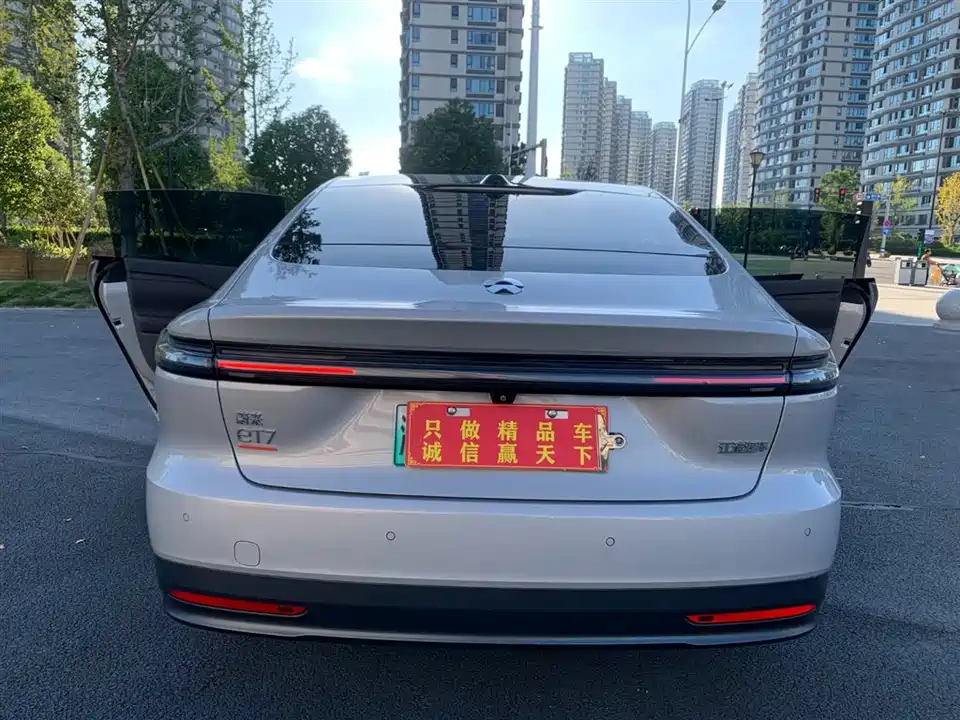 NIO ET7
