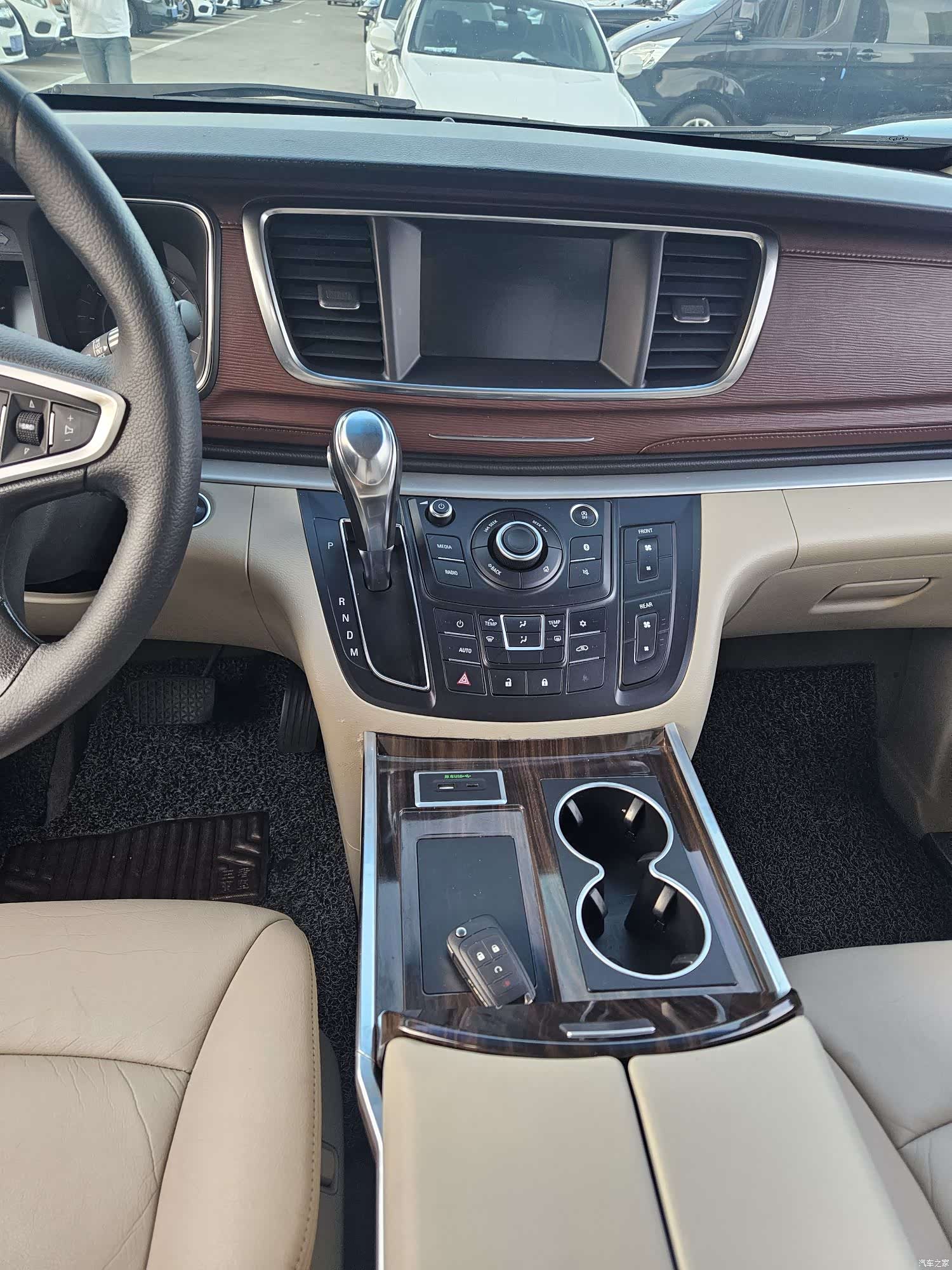Buick GL8, 2017 10