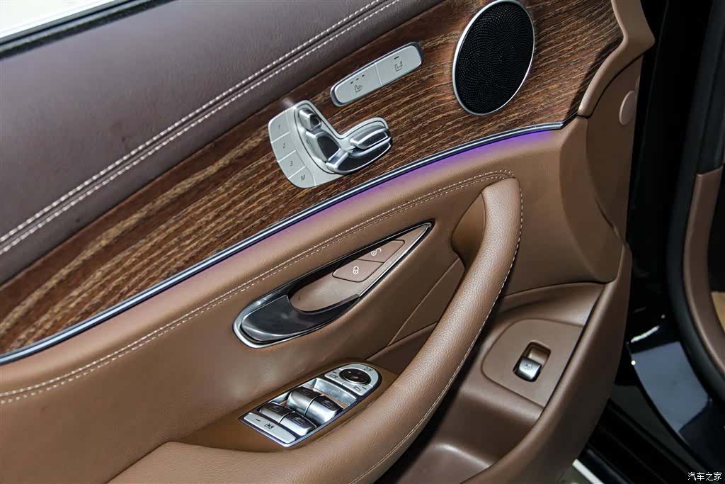 Mercedes-Benz E-Class, 2023 31