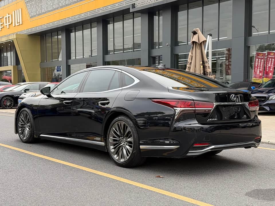 Lexus LS
