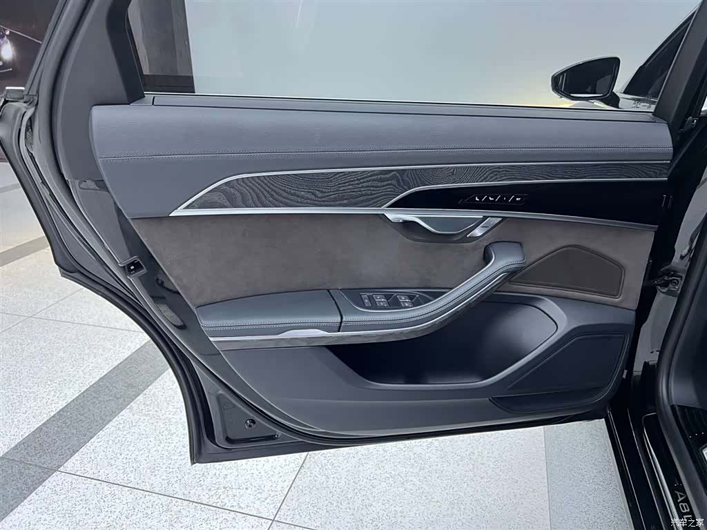 Audi A8L, 2023 12