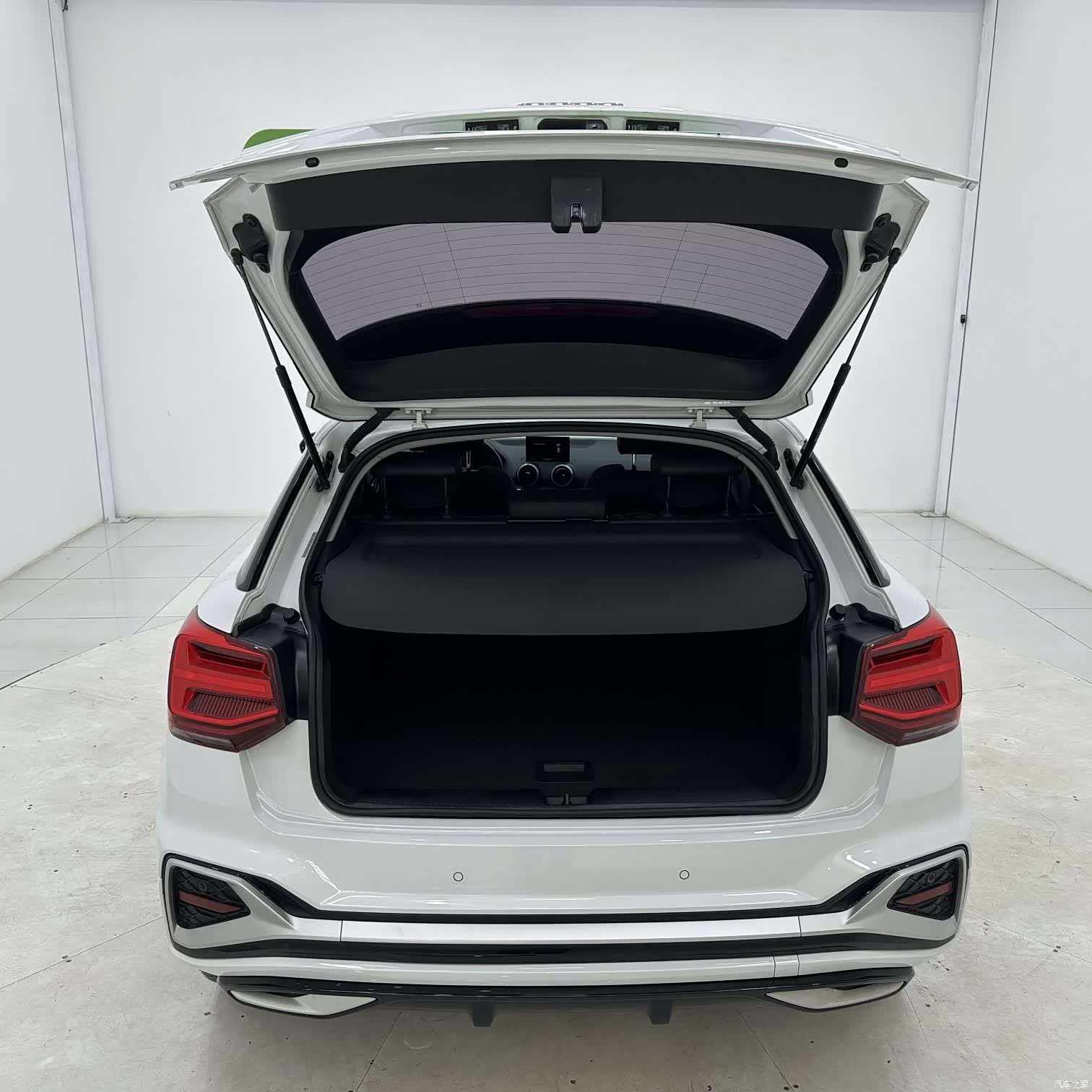 Audi Q2L, 2023 15