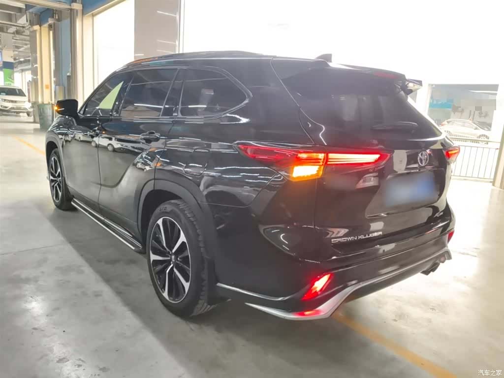 Toyota Crown, 2022 все фото