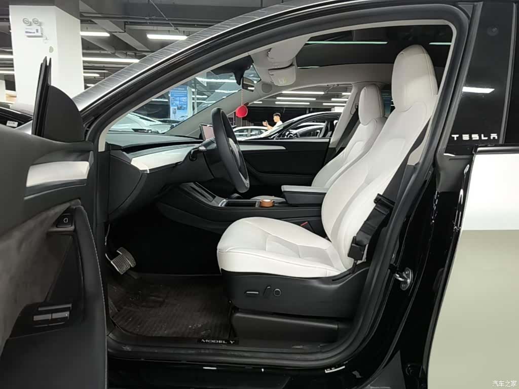 Tesla Model Y, 2023 16