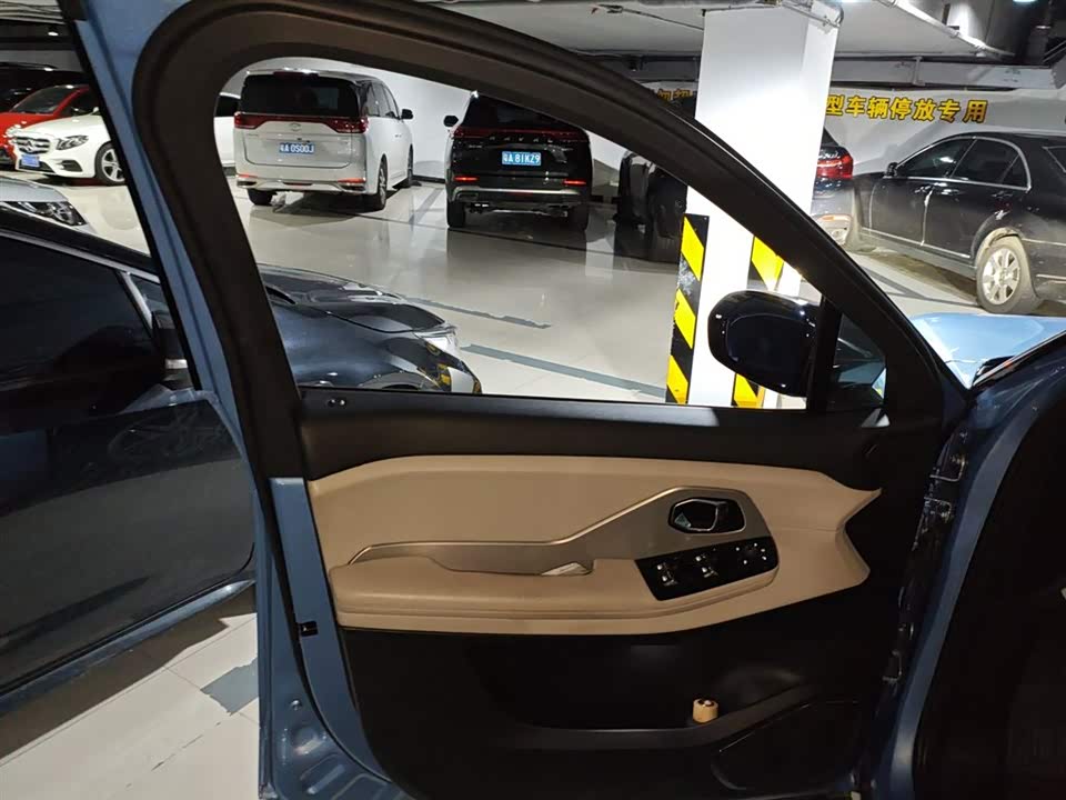NIO ES8