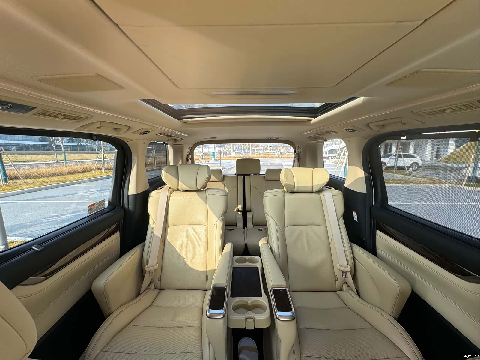 Toyota Alphard, 2019 16
