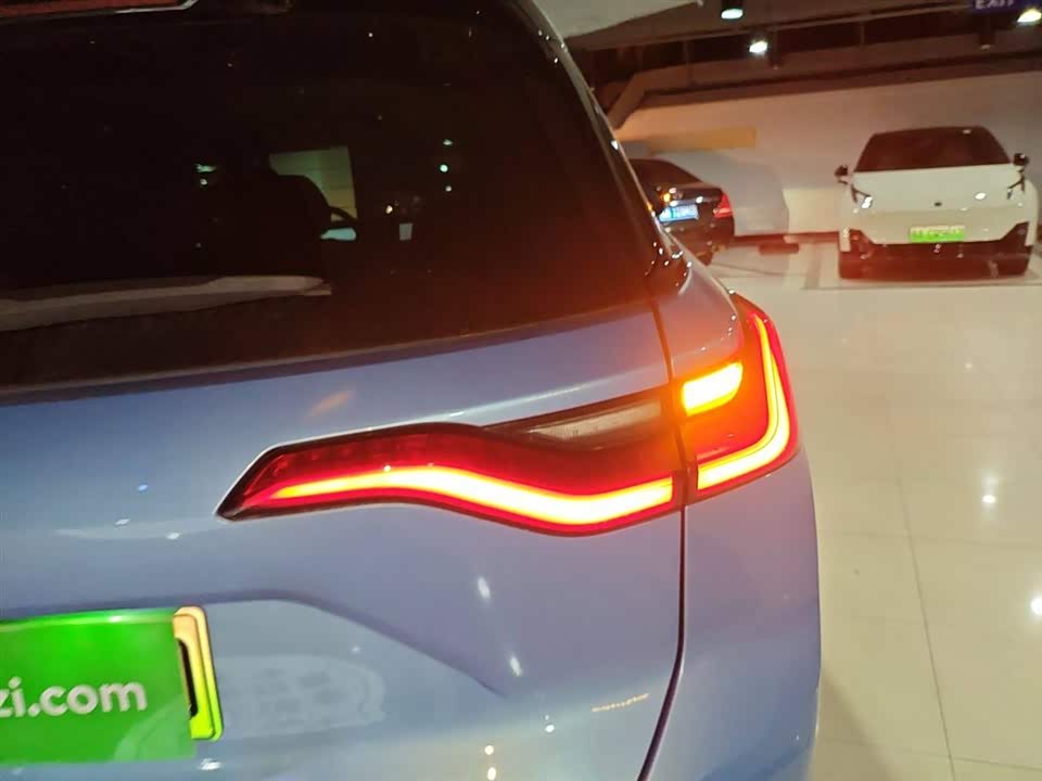 NIO ES8
