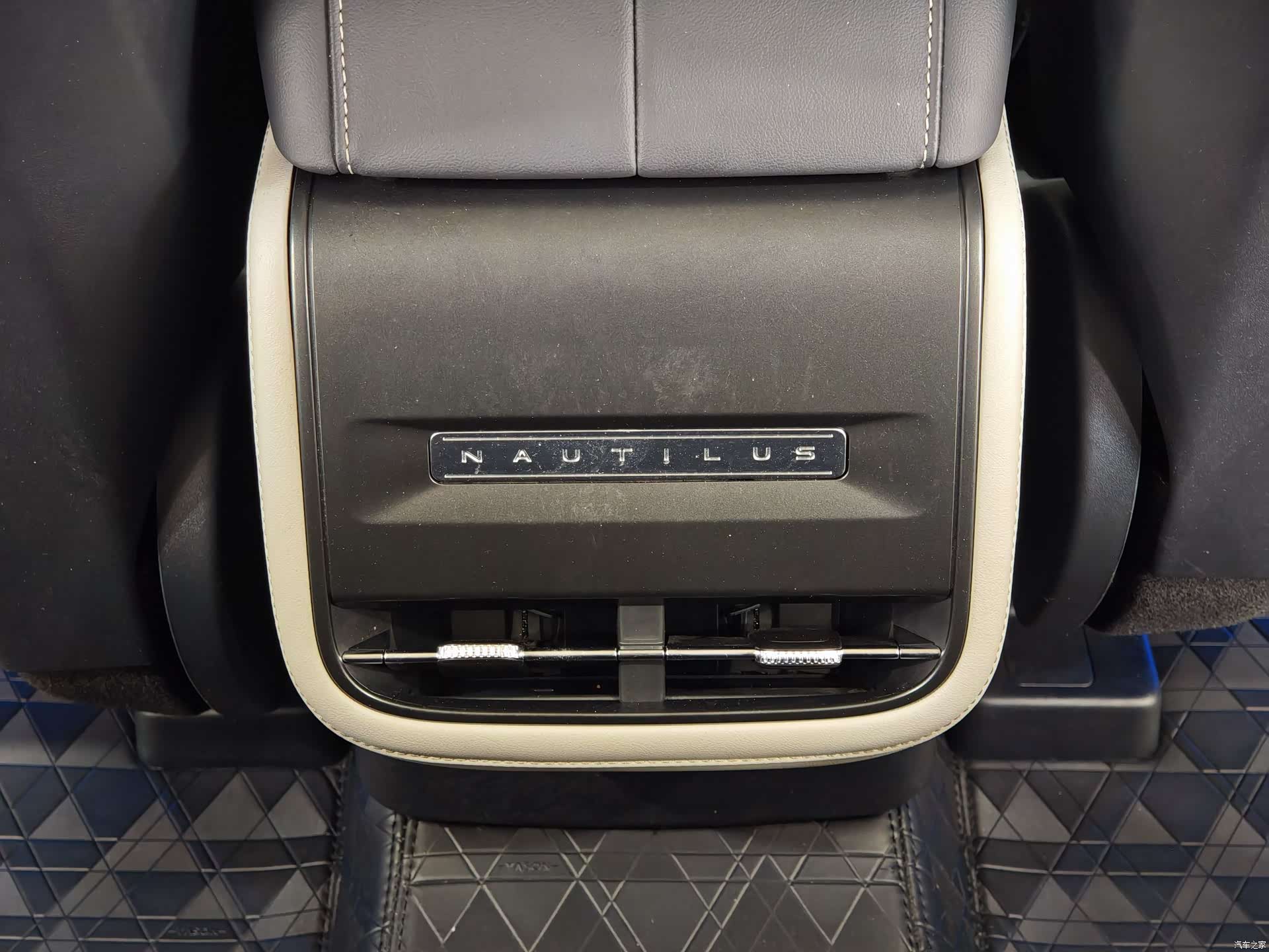 Lincoln Nautilus, 2024 13