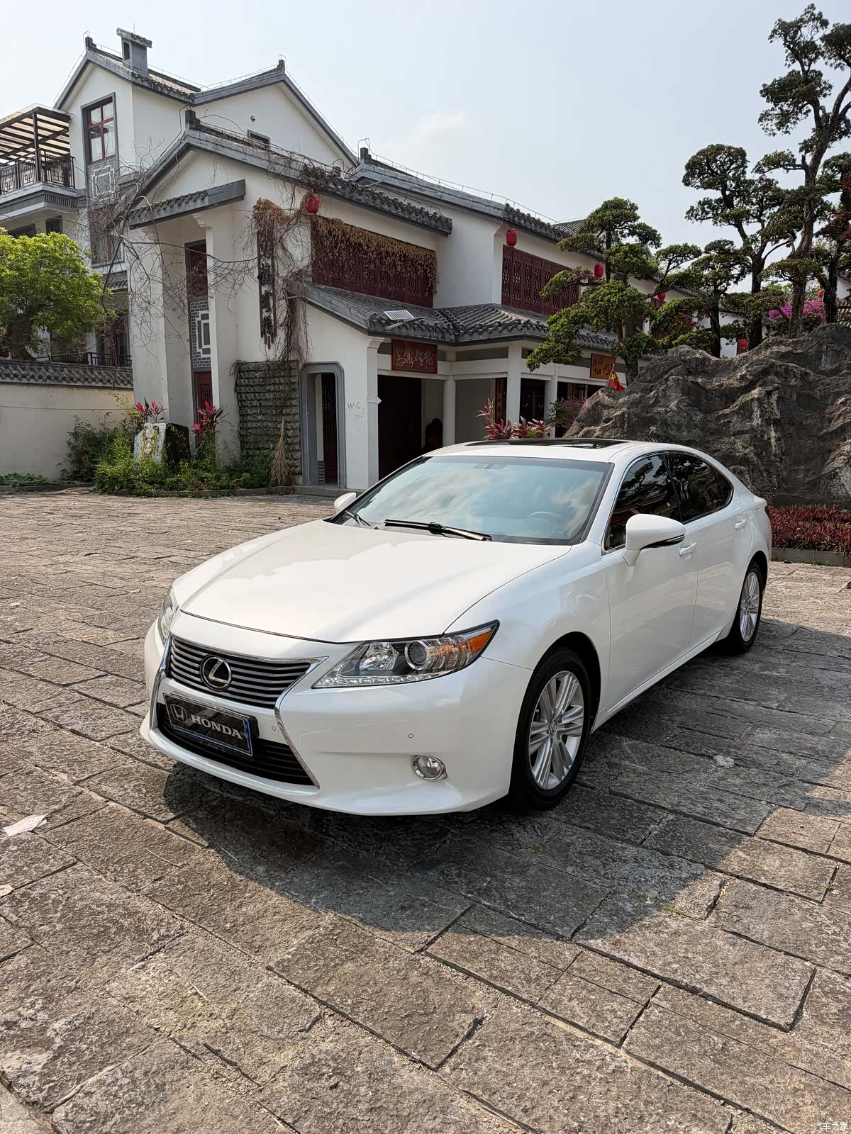 Lexus ES, 2014 1