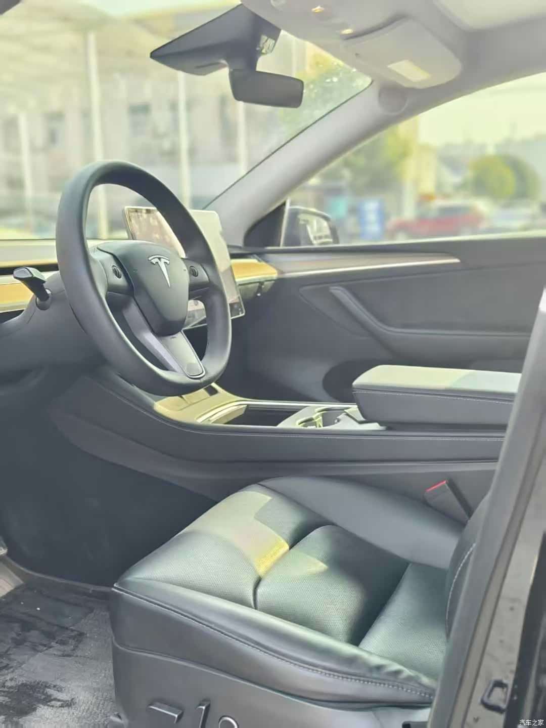 Tesla Model Y, 2023 4