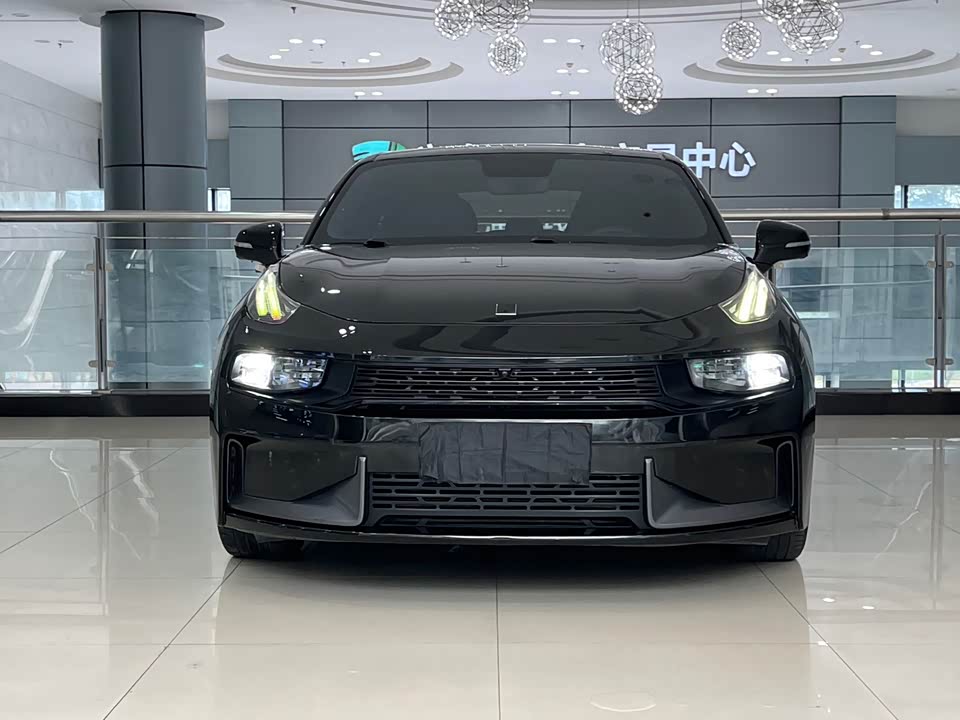 Lynk & Co 03