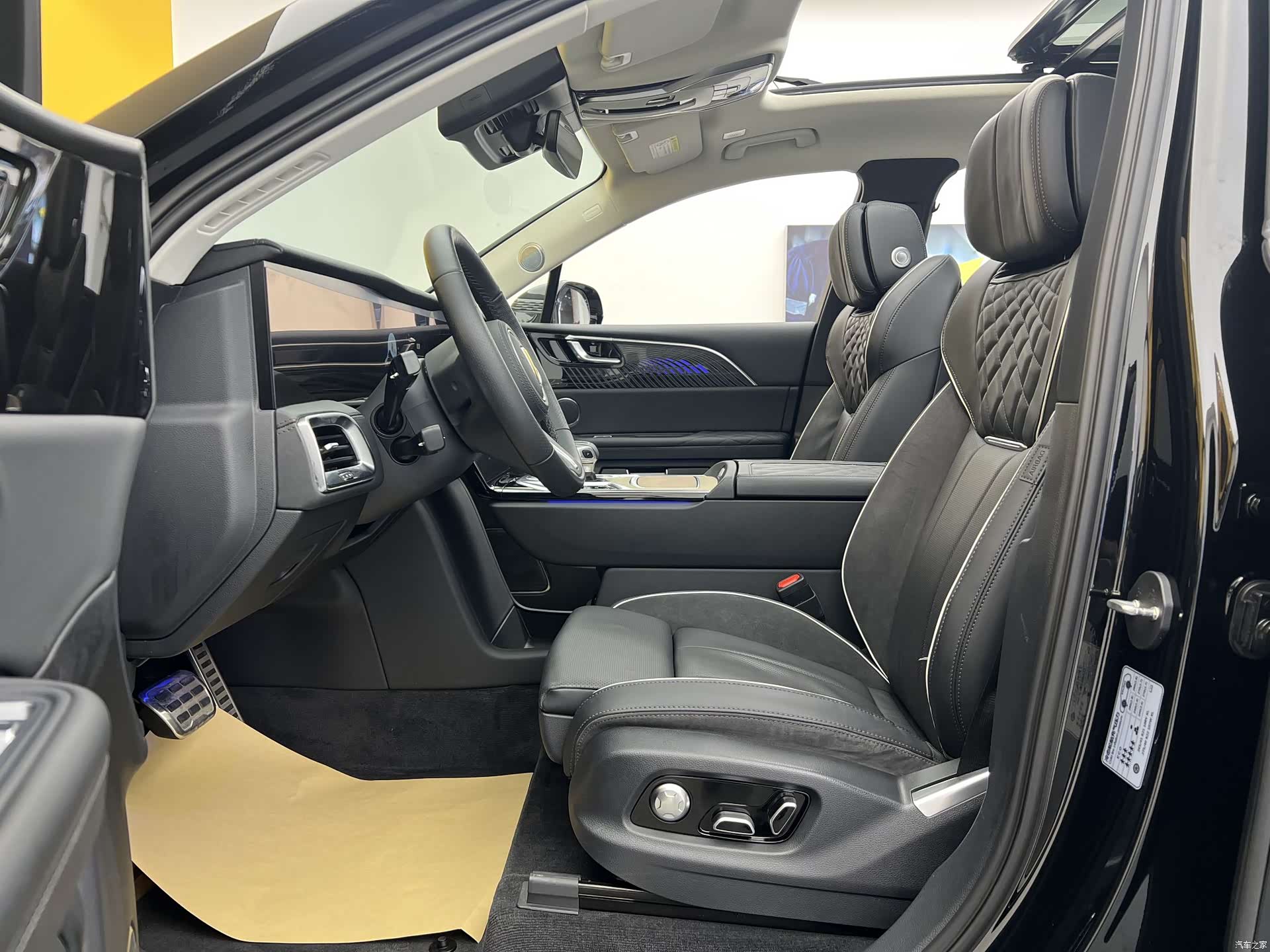 Hongqi E-HS9, 2023 3