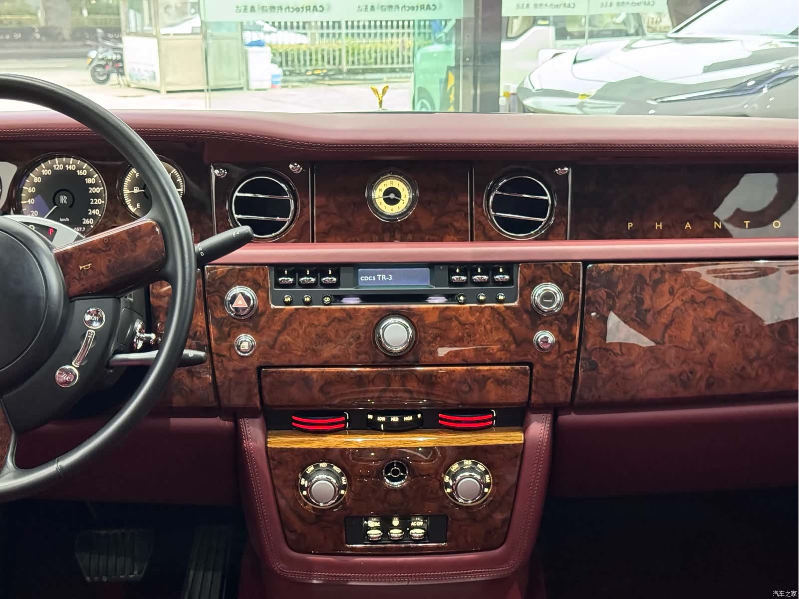 Rolls-Royce Phantom, 2011 30