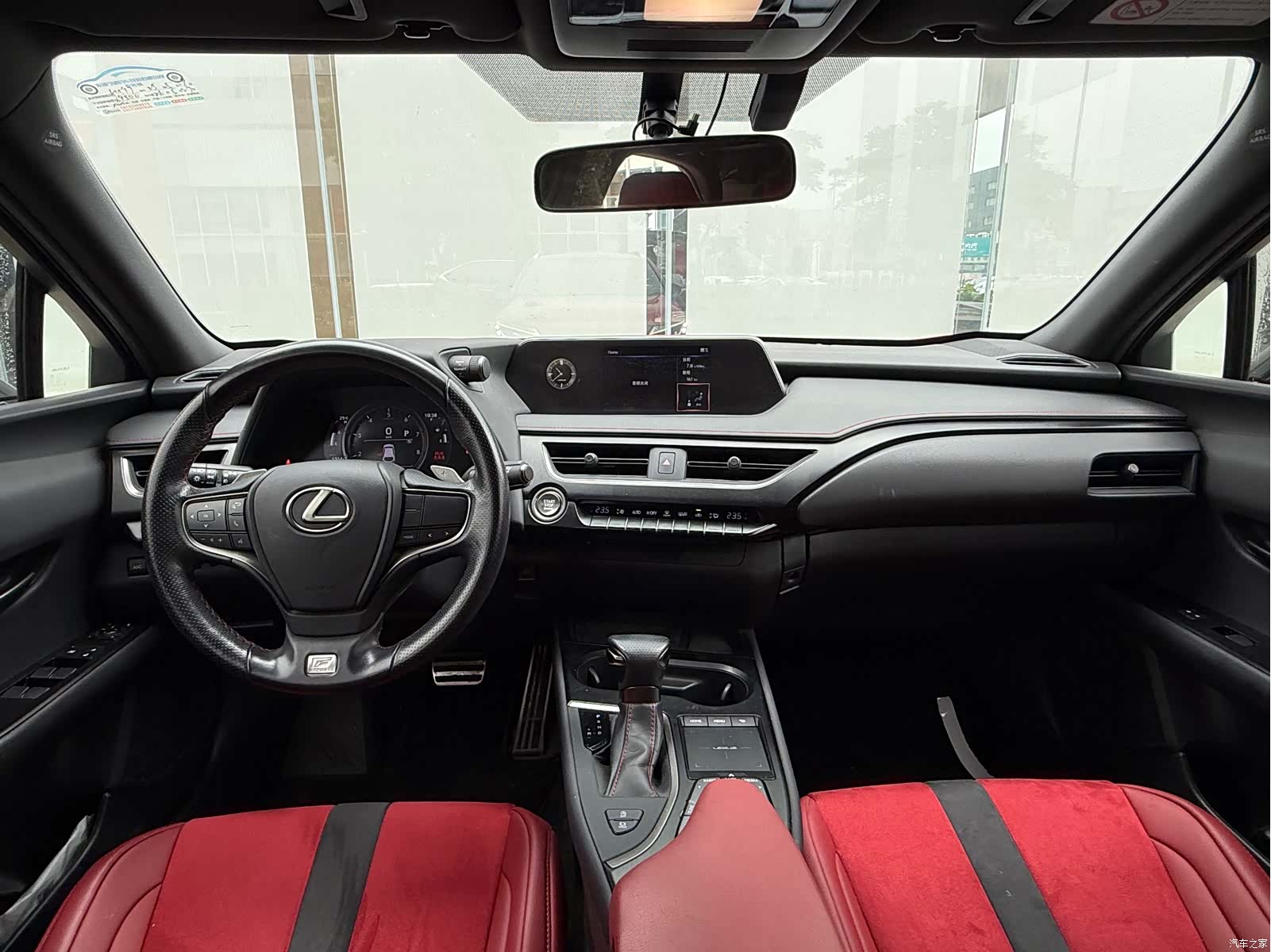 Lexus UX, 2020 все фото