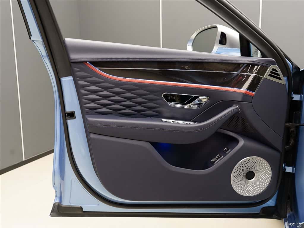 Bentley Flying Spur, 2023 8