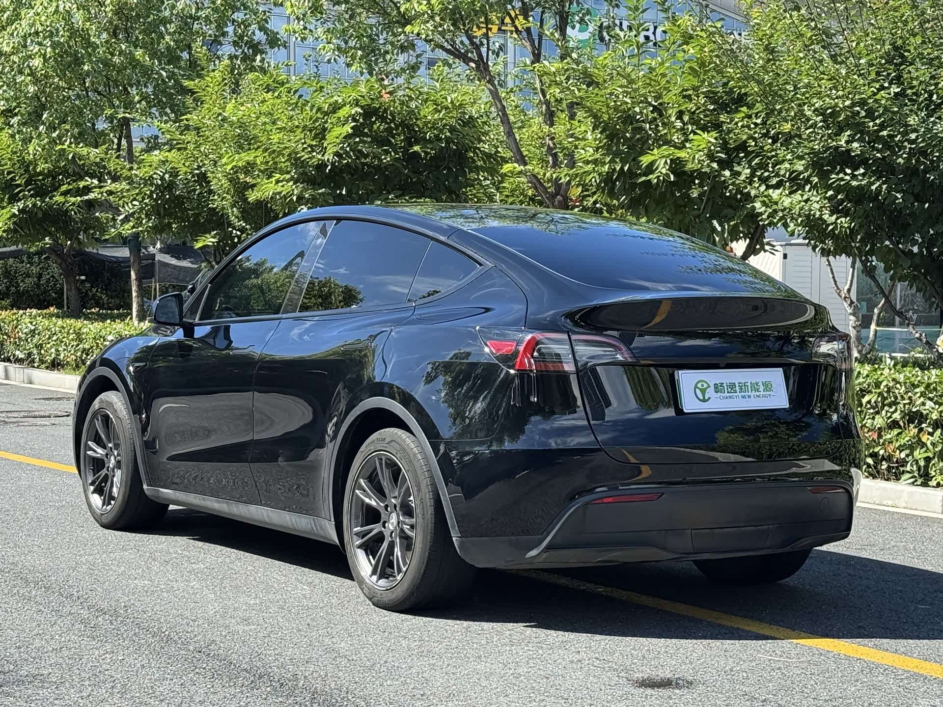 Tesla Model Y, 2024 6