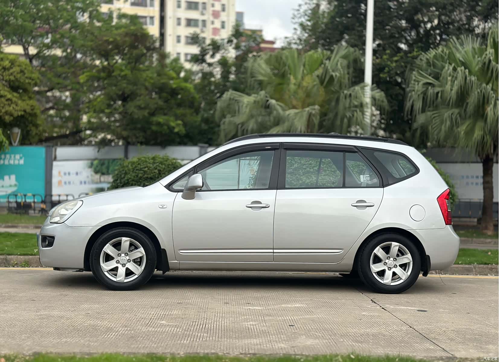 Kia 7, 2009 9