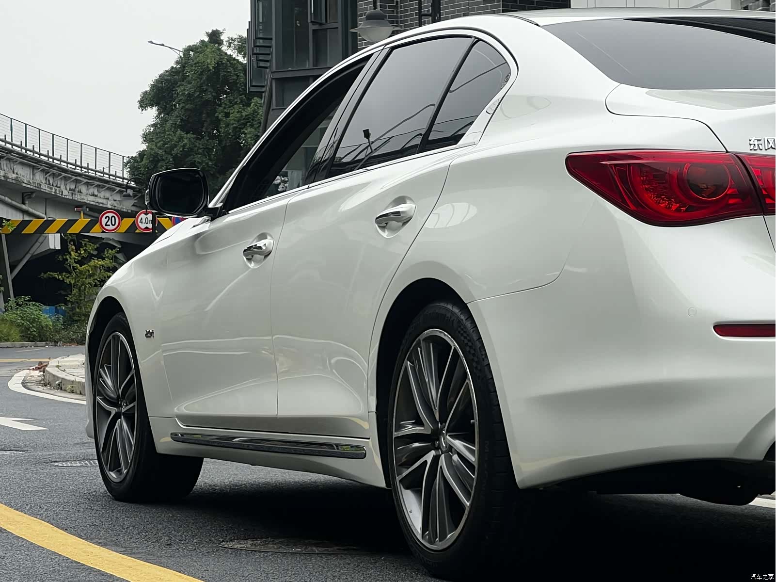 Infiniti Q50L, 2017 18