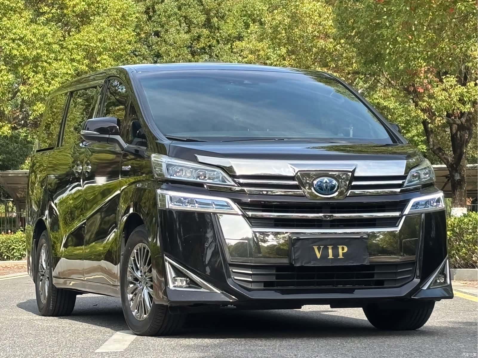 Toyota Vellfire, 2019 3