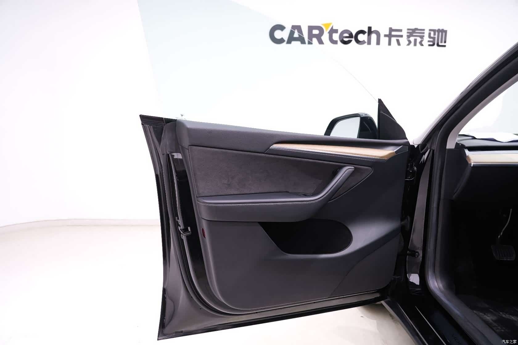 Tesla Model Y, 2023 25