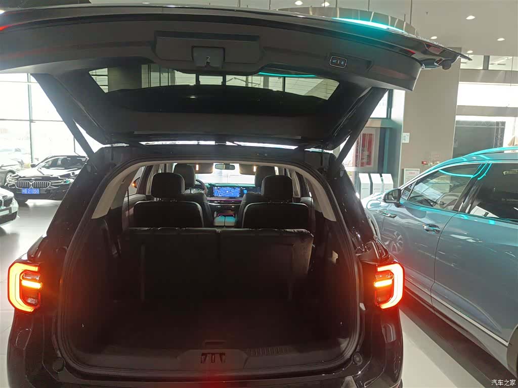 Ford Explorer, 2023 19