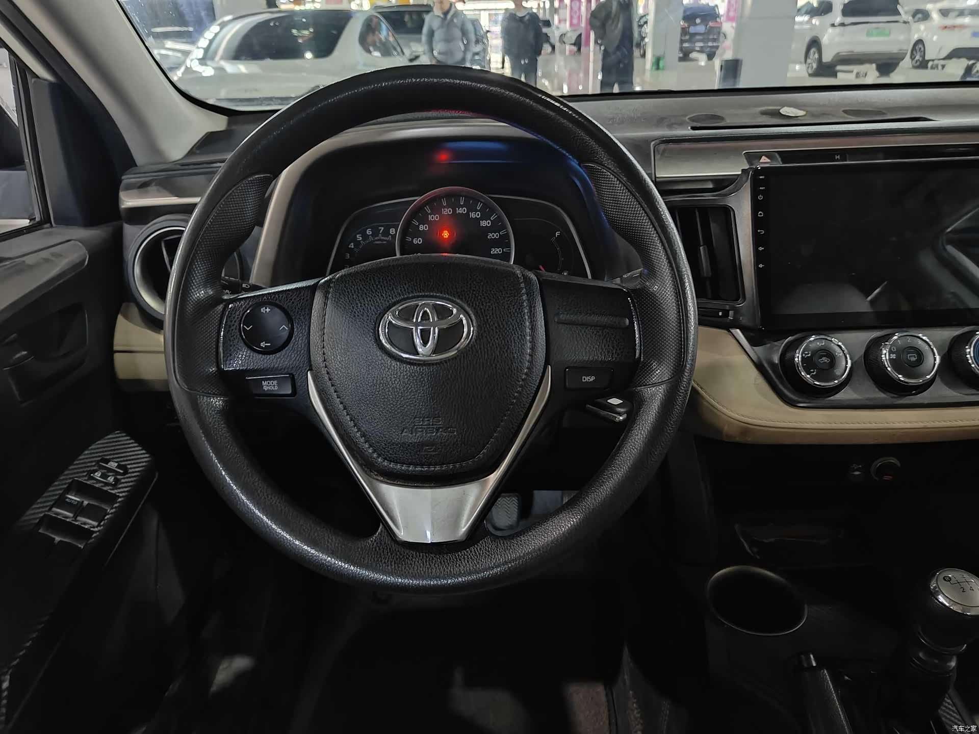 Toyota RAV4, 2015 все фото