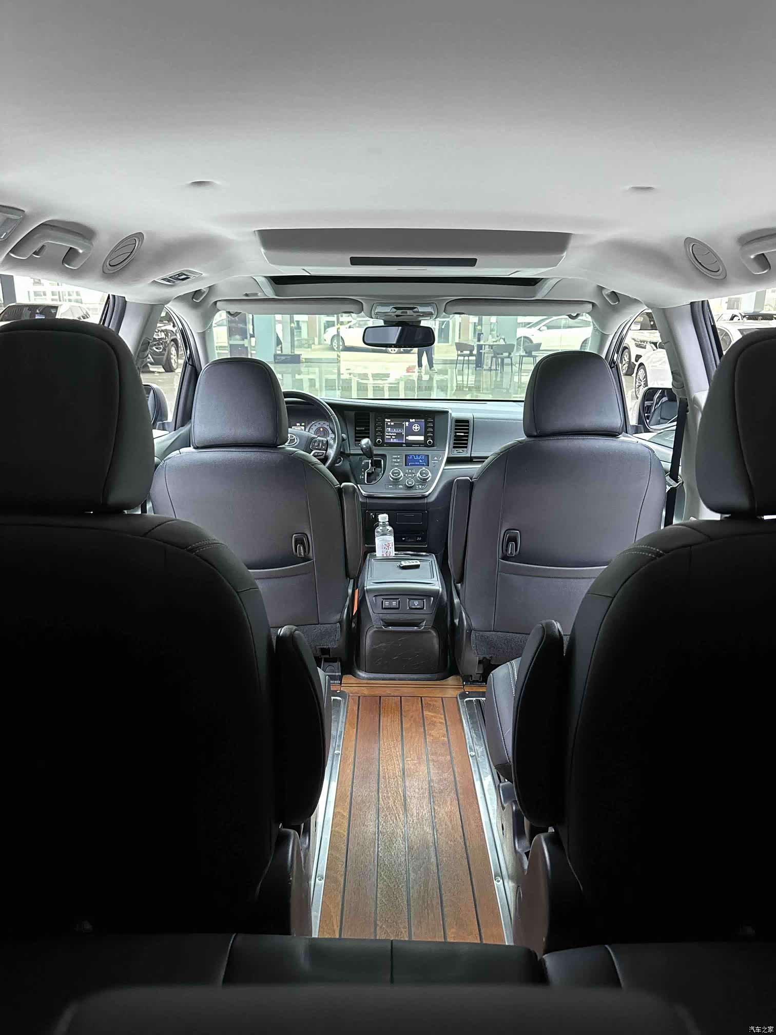 Toyota SE, 2019 7