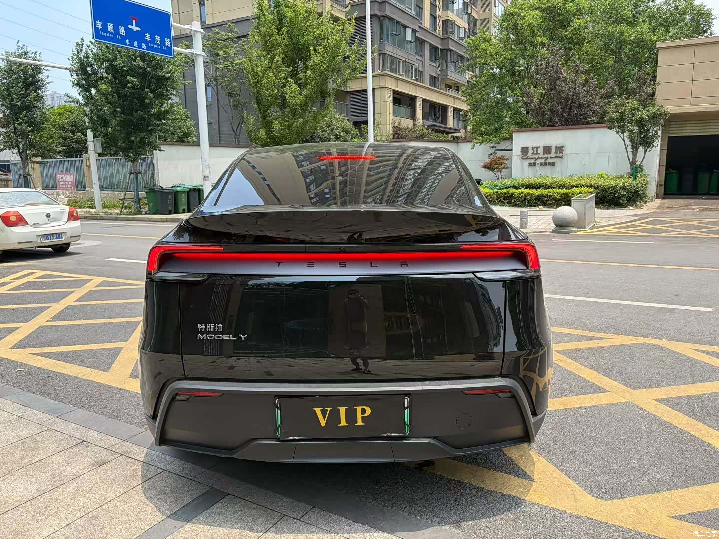 Tesla Model Y, 2026 8
