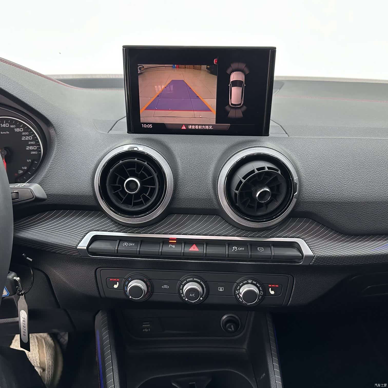 Audi Q2L, 2023 14