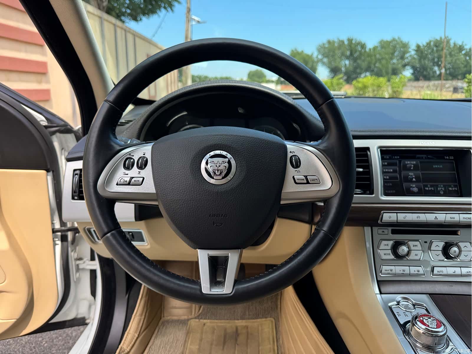 Jaguar XF, 2013 10