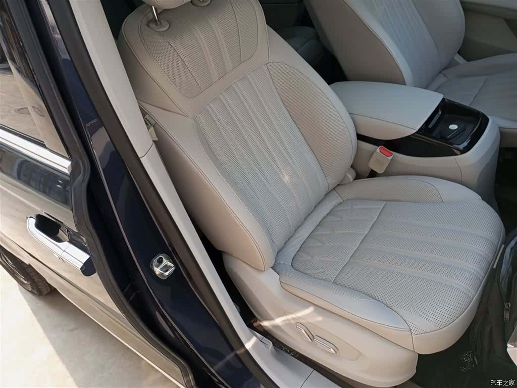 Roewe iMAX8, 2023 20