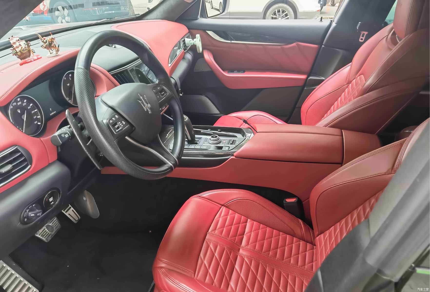 Maserati Levante, 2022 все фото