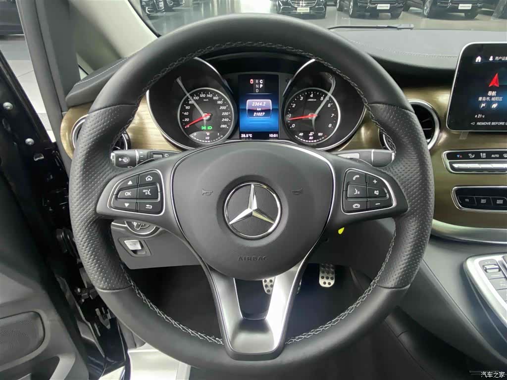 Mercedes-Benz V-Class, 2024 15