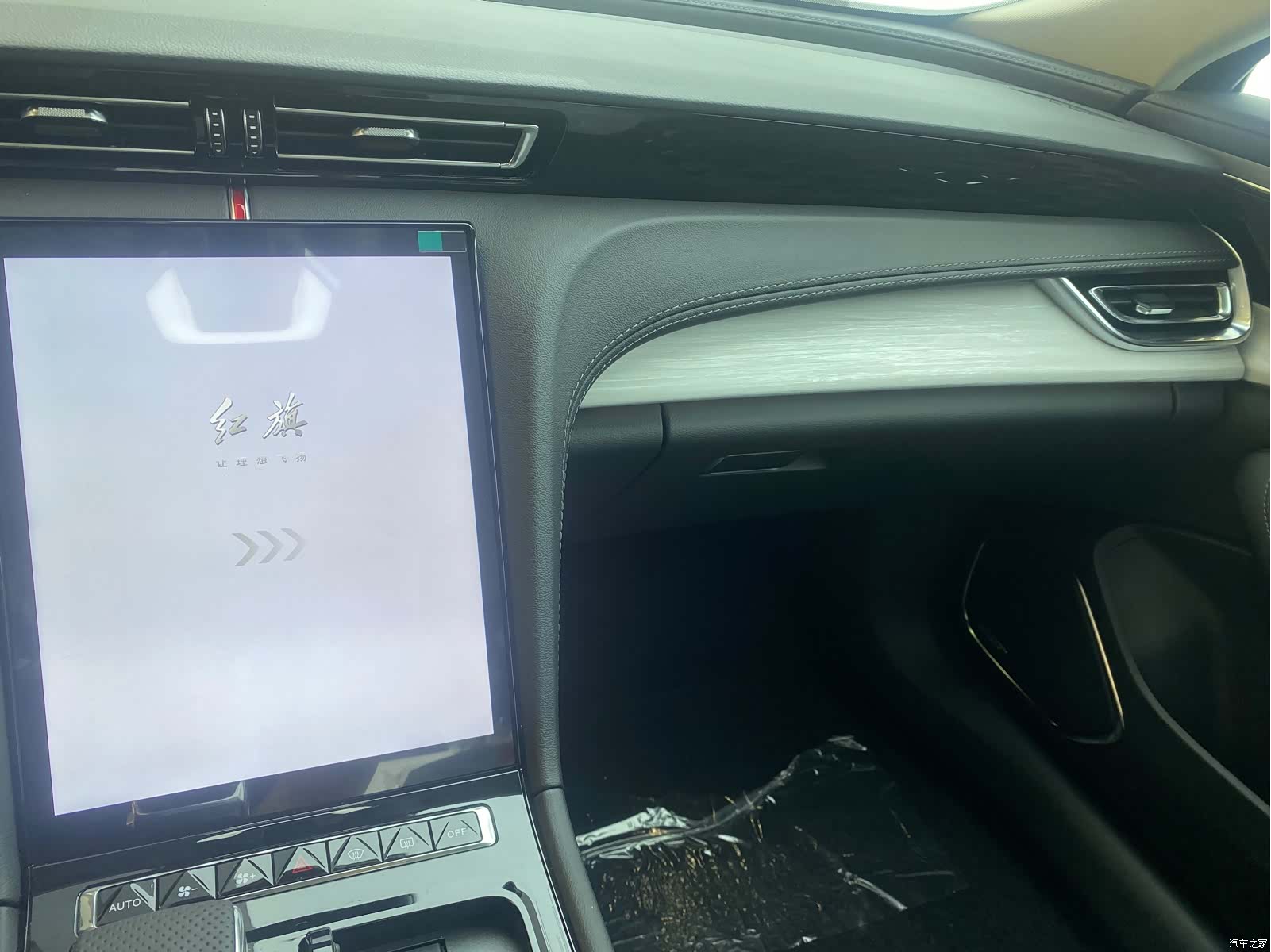 Hongqi H5, 2026 10