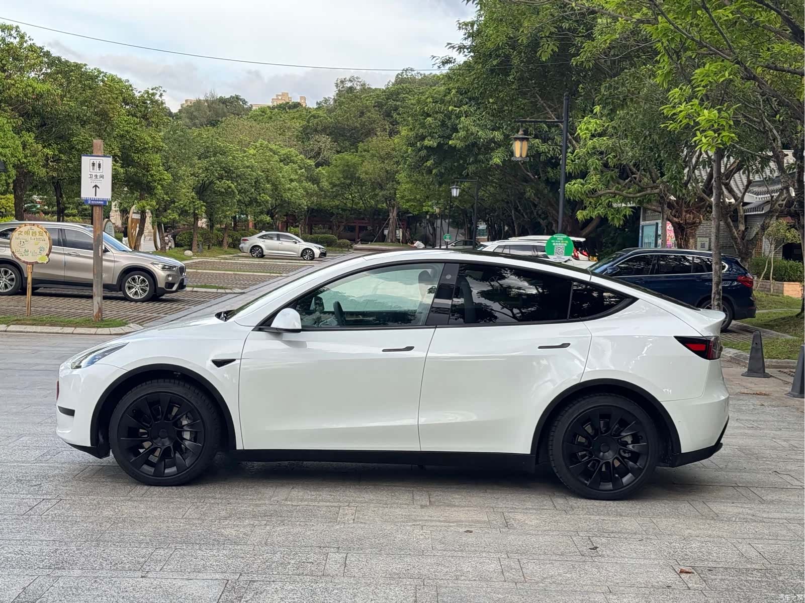 Tesla Model Y, 2023 все фото