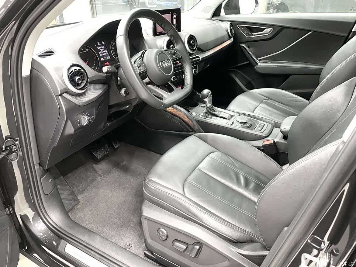 Audi Q2L, 2023 16
