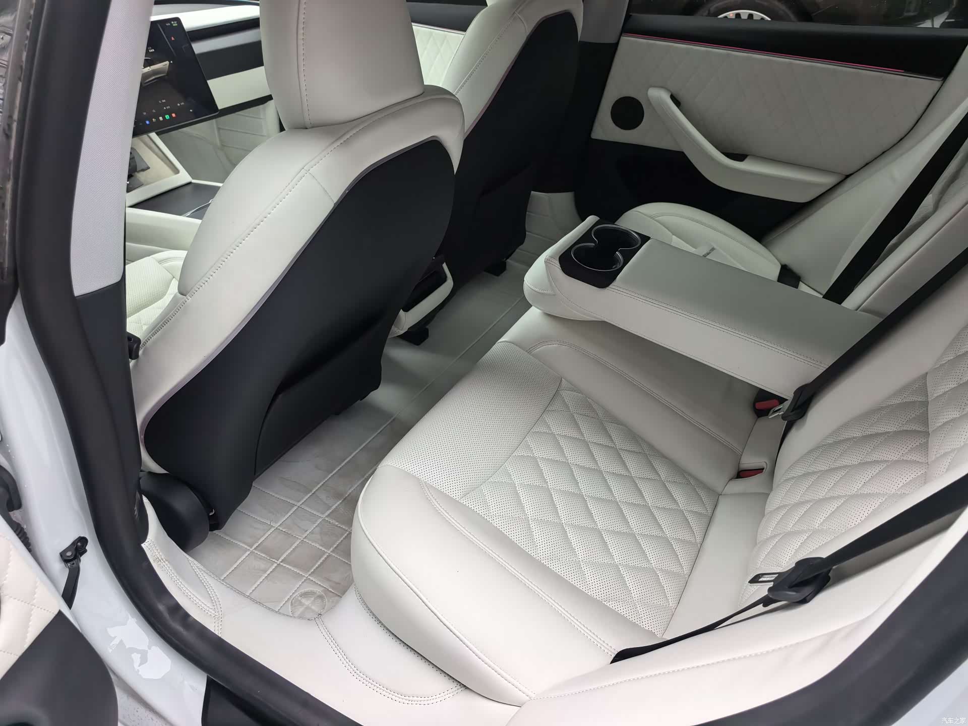 Tesla Model 3, 2024 11