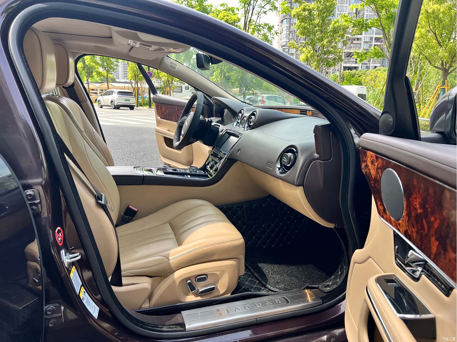 Jaguar XJ, 2011 17