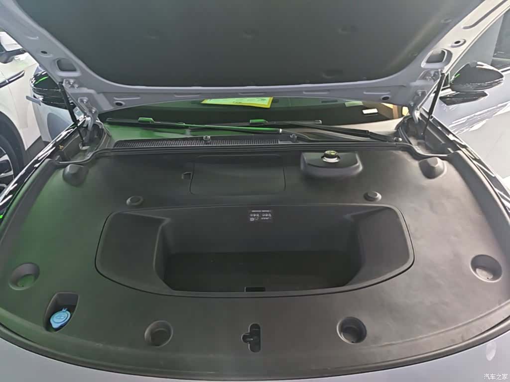 Xpeng P7, 2025 20