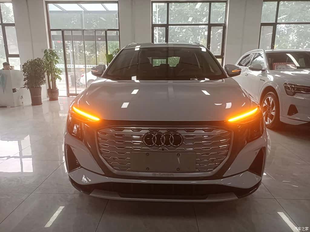 Audi Q5 e-tron, 2022 3