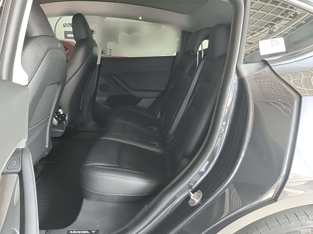 Tesla Model Y, 2024 17