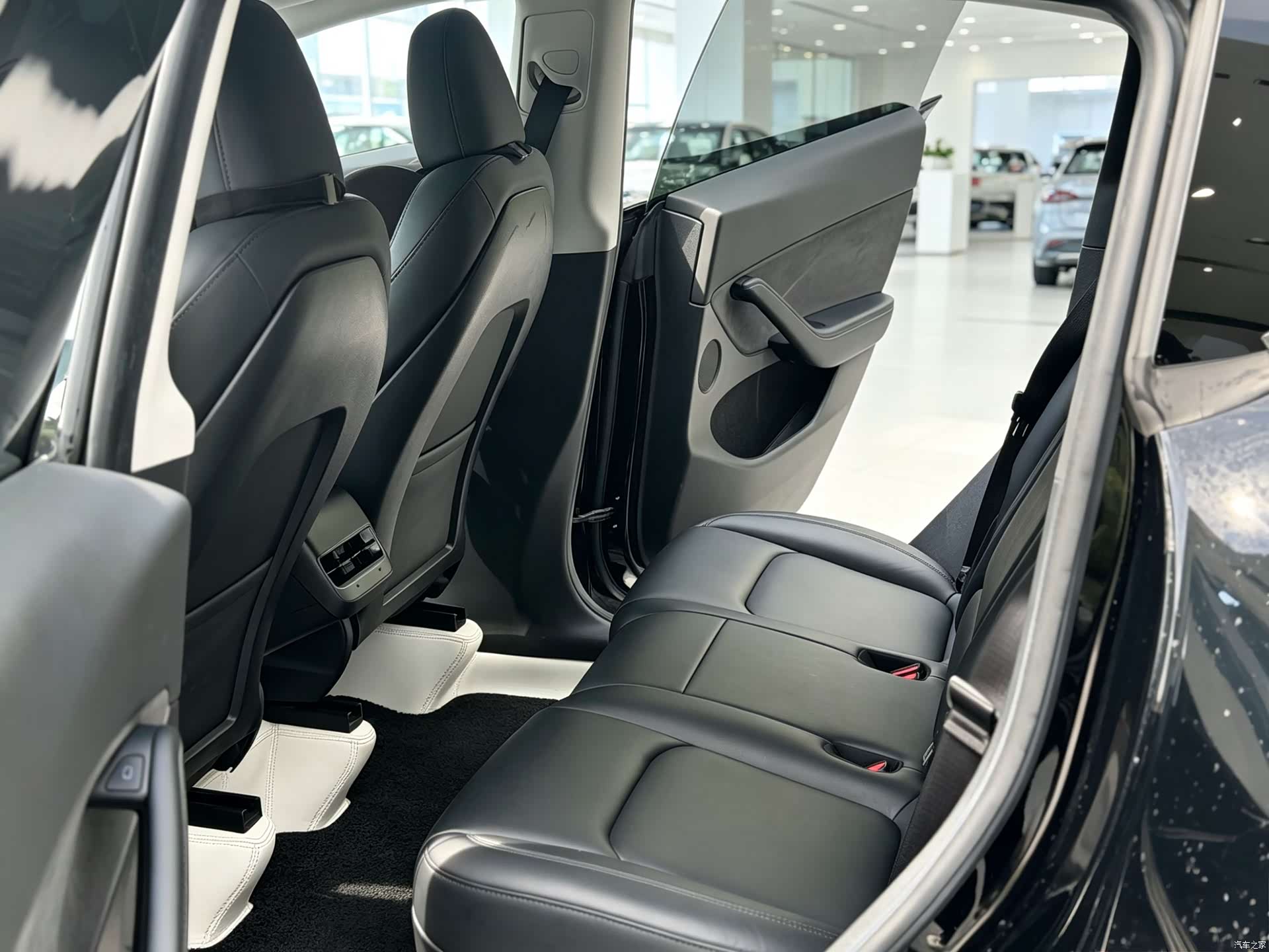 Tesla Model Y, 2023 7