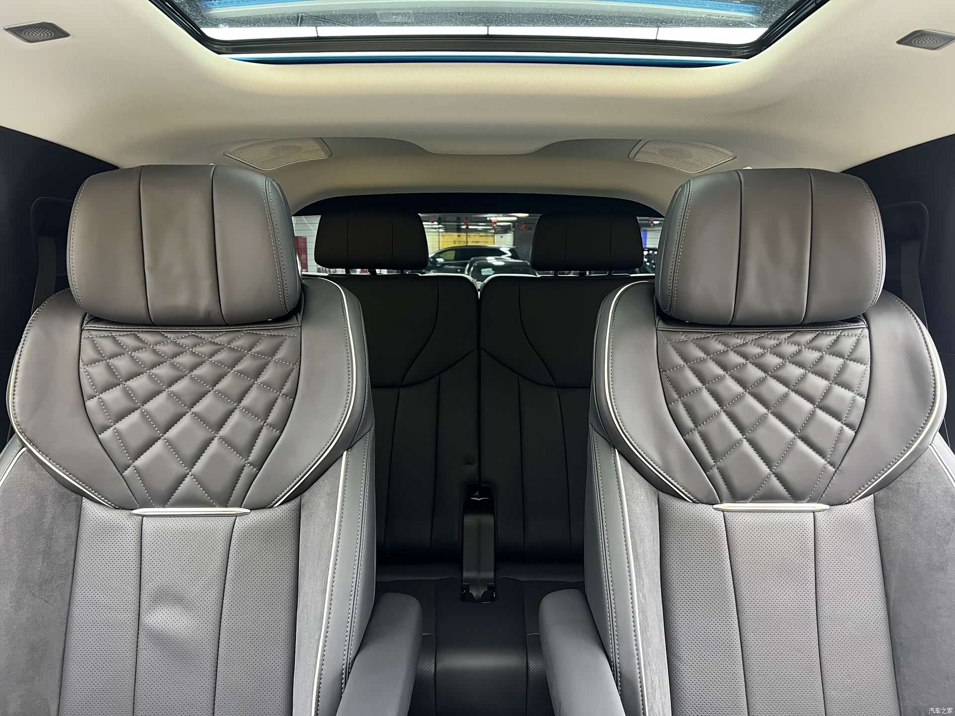 Hongqi E-HS9, 2023 9