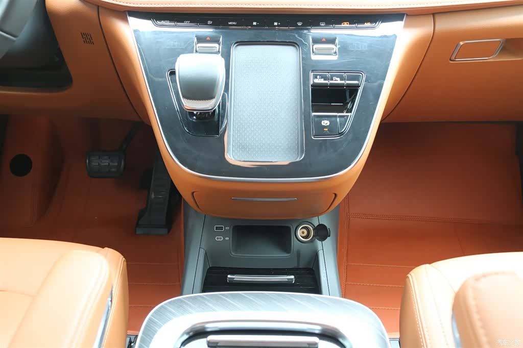 Hongqi HQ9, 2024 8
