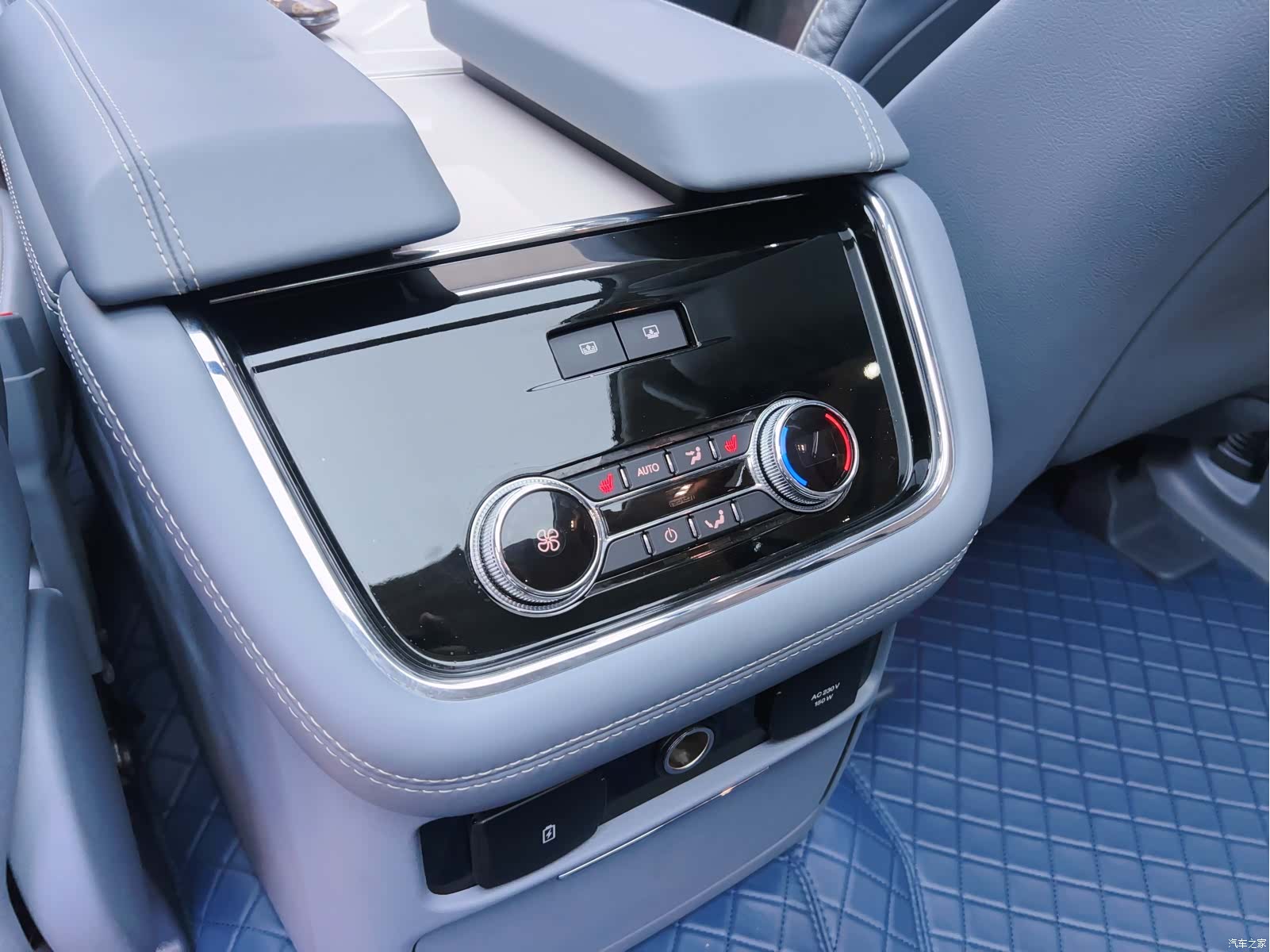 Lincoln Navigator, 2021 13