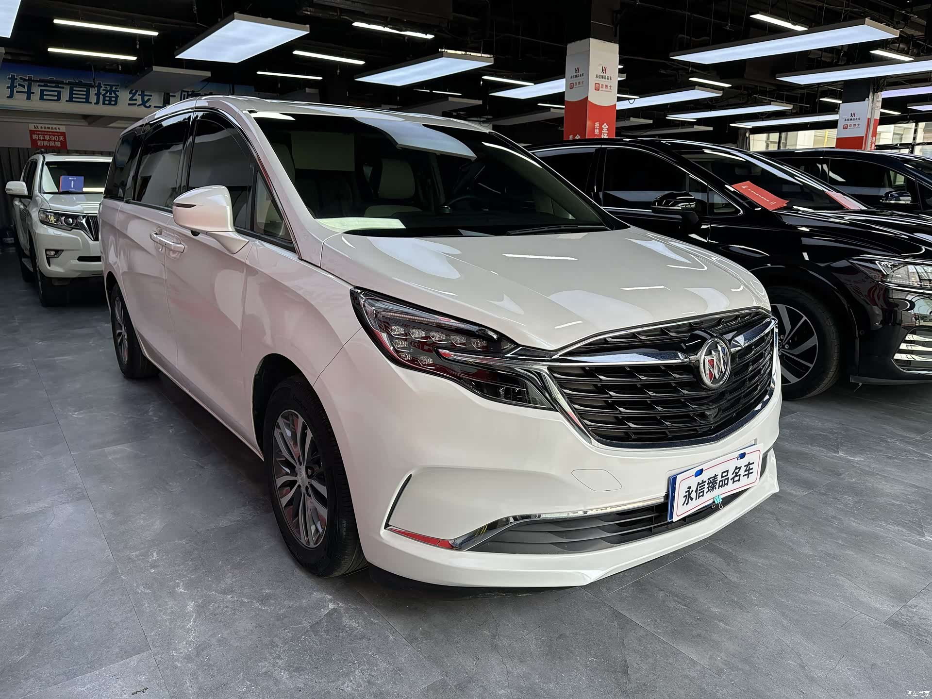 Buick GL8, 2022 3