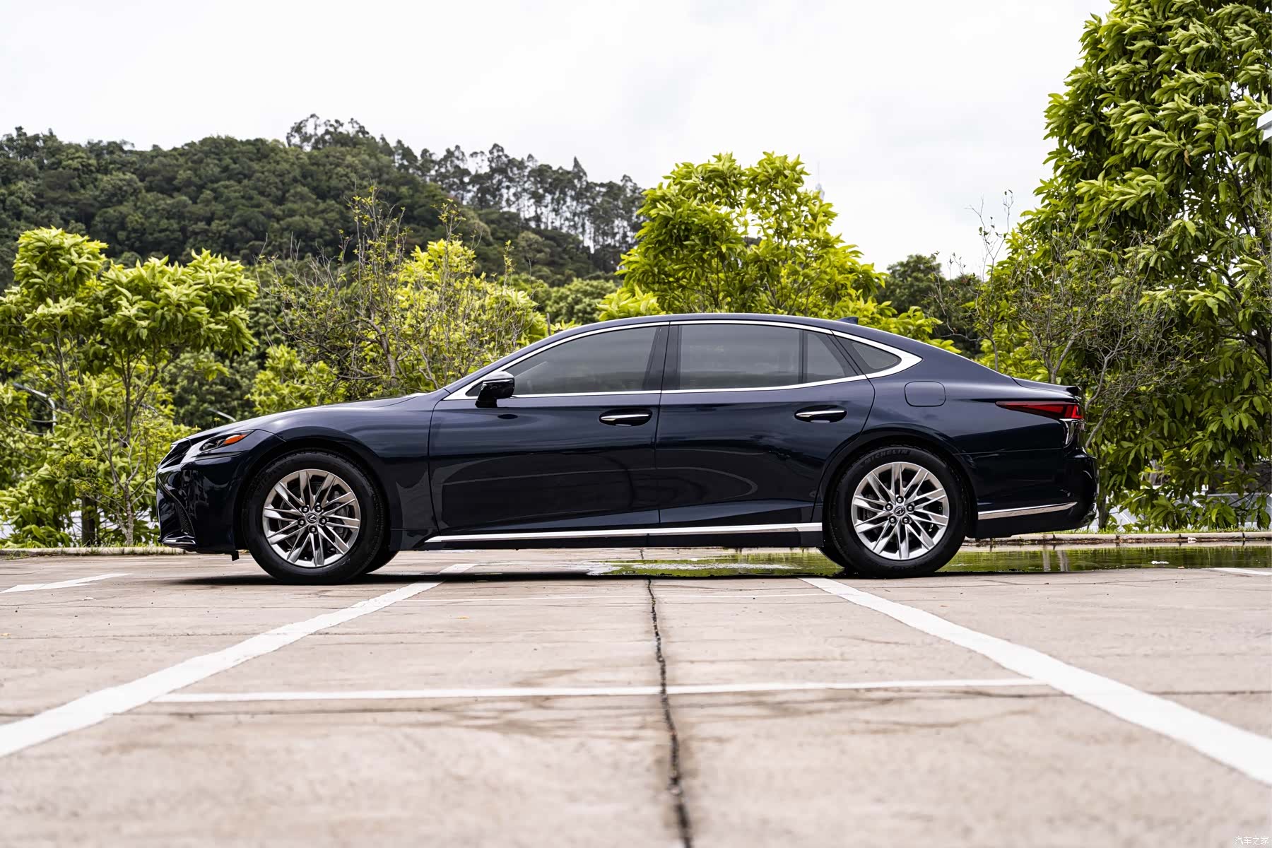 Lexus LS, 2018 4